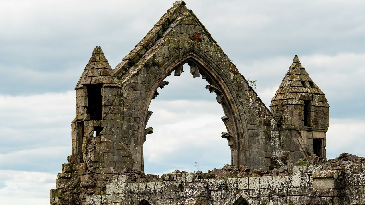 RUINS OF AUGUSTINIAN MONASTERY HAUGHMOND ABBEY 4K