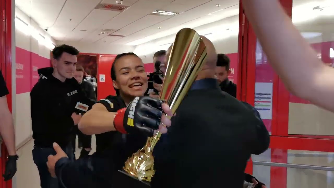 SZCZĘŚLIWA LEXY ZBIERA GRATULACJE OD SWOJEJ RODZINY, DUBIELA I MINI MAJKA PO WALCE NA HIGH LEAGUE 2