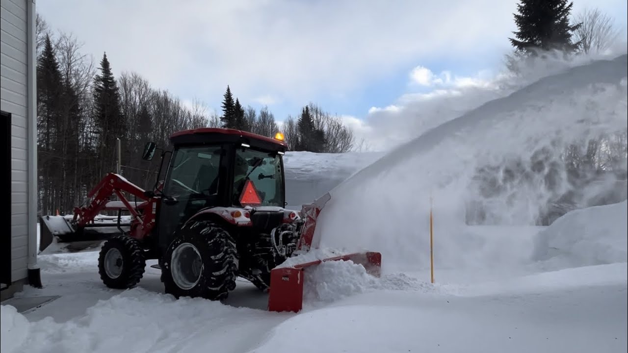 Snow cleanup between two storms / TYM T474 Tractor / Pronovost Puma 72’’ snowblower