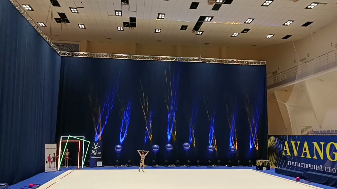 Виступ на відкритому тренуванні з обручем Бондарева Світлана 