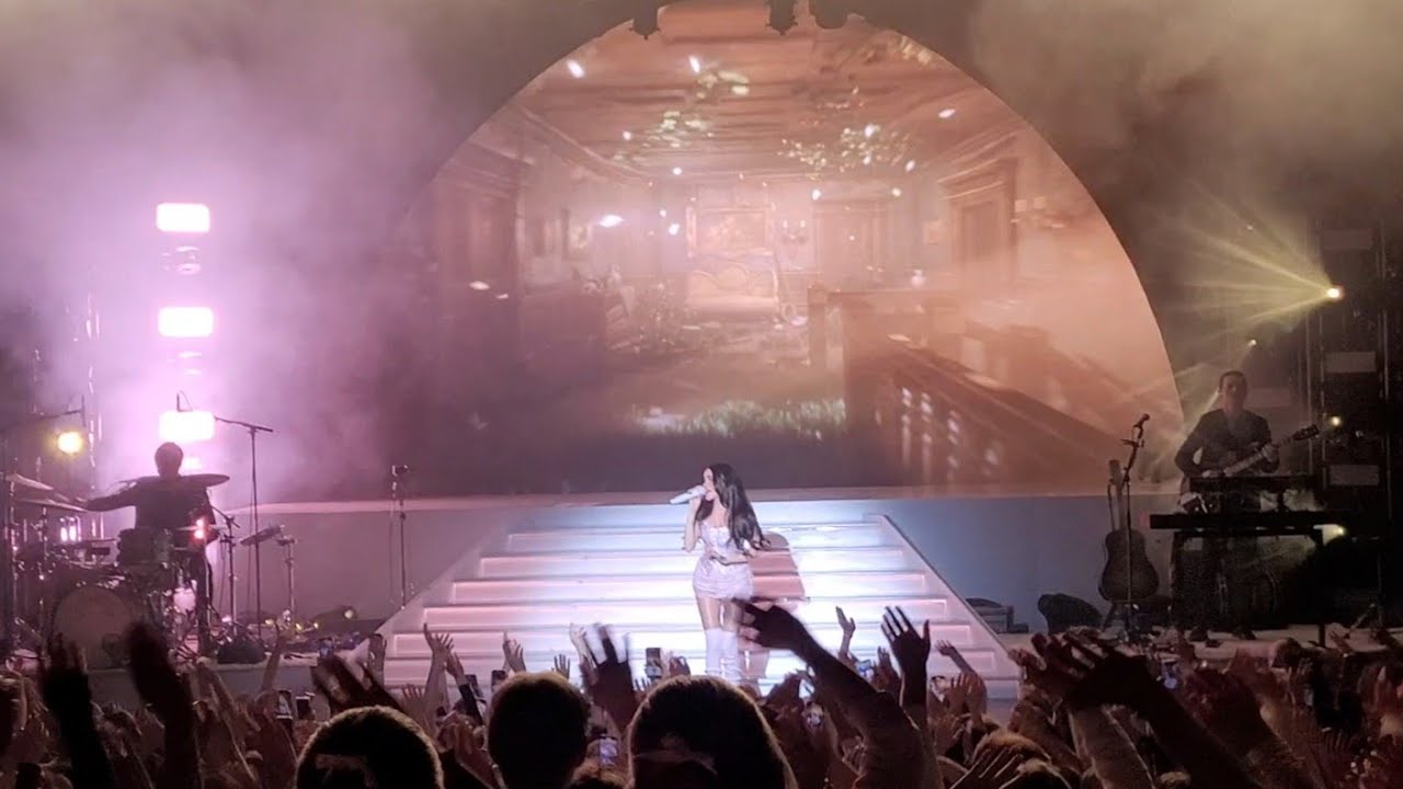 Madison Beer - 17  (HD) Live at Sentrum Scene,Oslo,Norway 25.02.2024