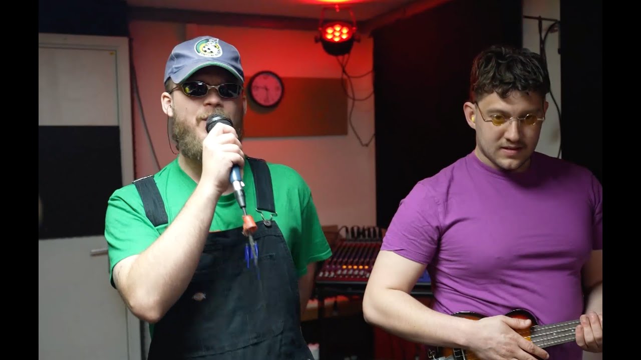 Ons Limburgs Museum | Controversiële teksten met een knipoog bij dialectpunkband Zjwieg