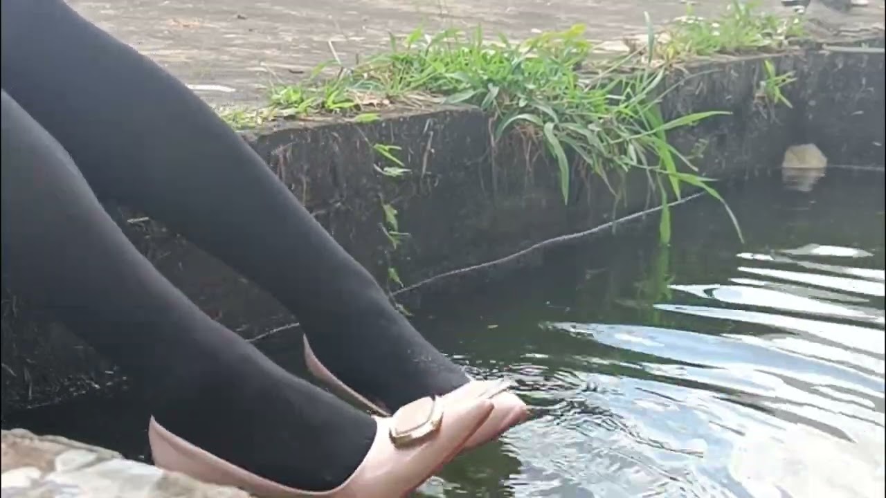 Heel walk and playing with water