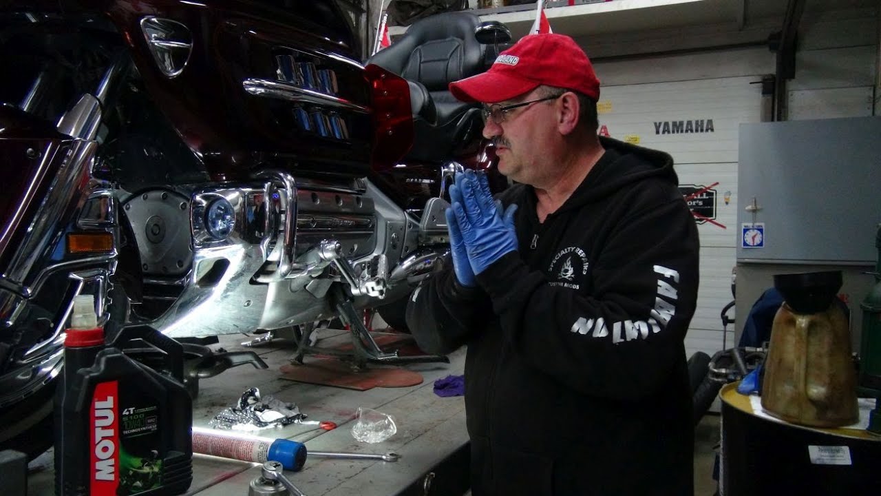Changing the Oil On A Honda GL1800 GoldWing