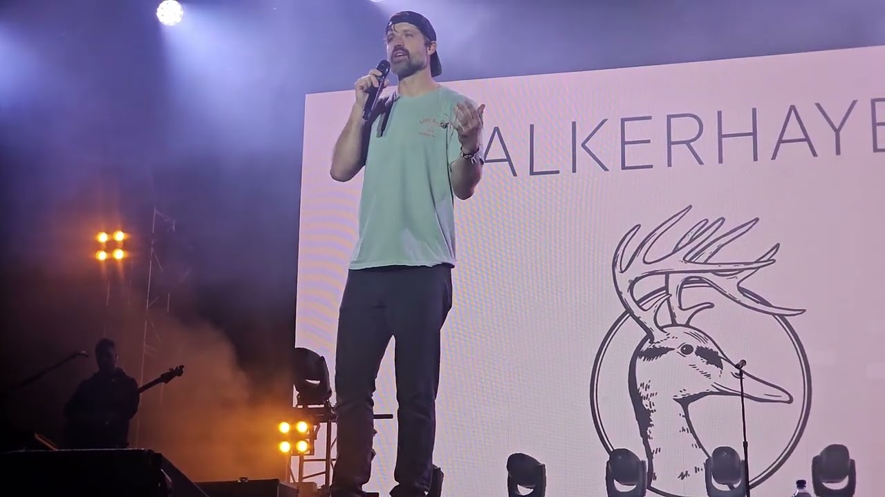 Craig -  Walker Hayes (Universal Studios Orlando Mardi Gras 2024)