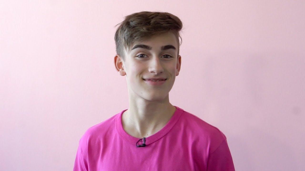 Johnny Orlando Spills About His First Kiss & His Favorite Fan Moment! | Hollywire