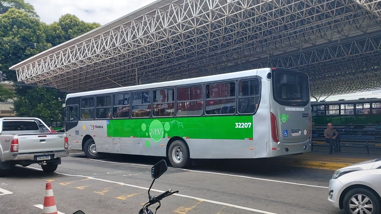 Movimentação de ônibus no terminal de franca 