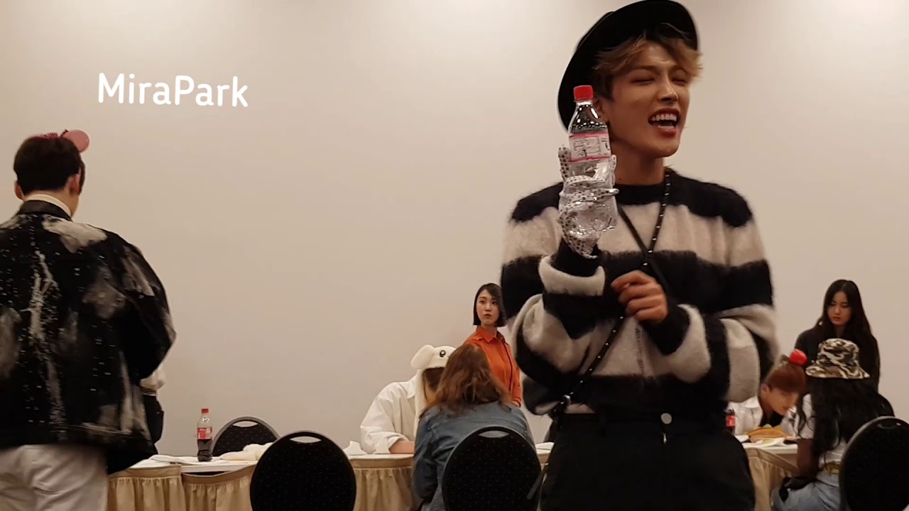 Ateez fancam fansign in Berlin kids playing with toys 20190410
