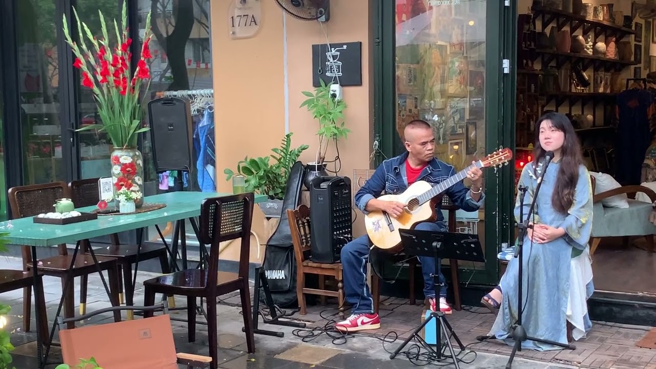 (Mưa trên biển vắng) khai đàn đầu xuân guitar cover Tuấn anh, cs : Diệu Linh !