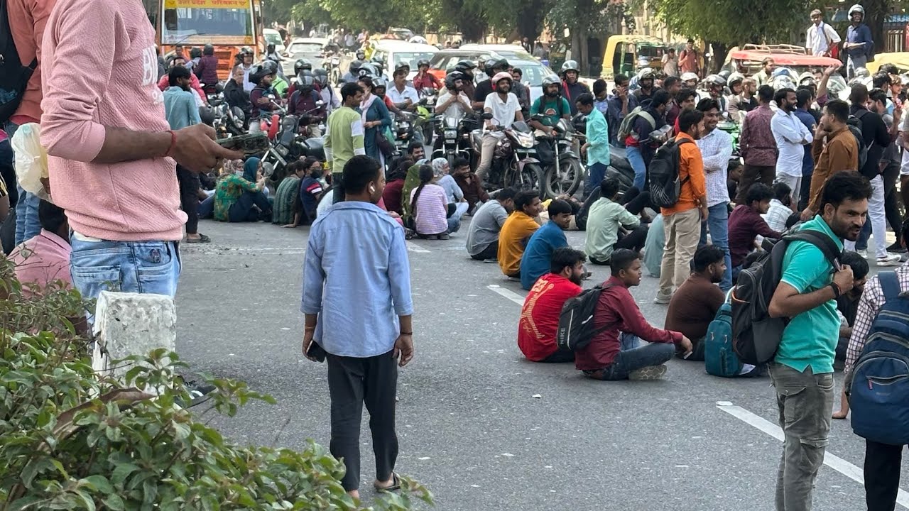 Noida Under Lockdown? Factory Protests Paralyze Traffic | NH-9 & DND Updates LIVE