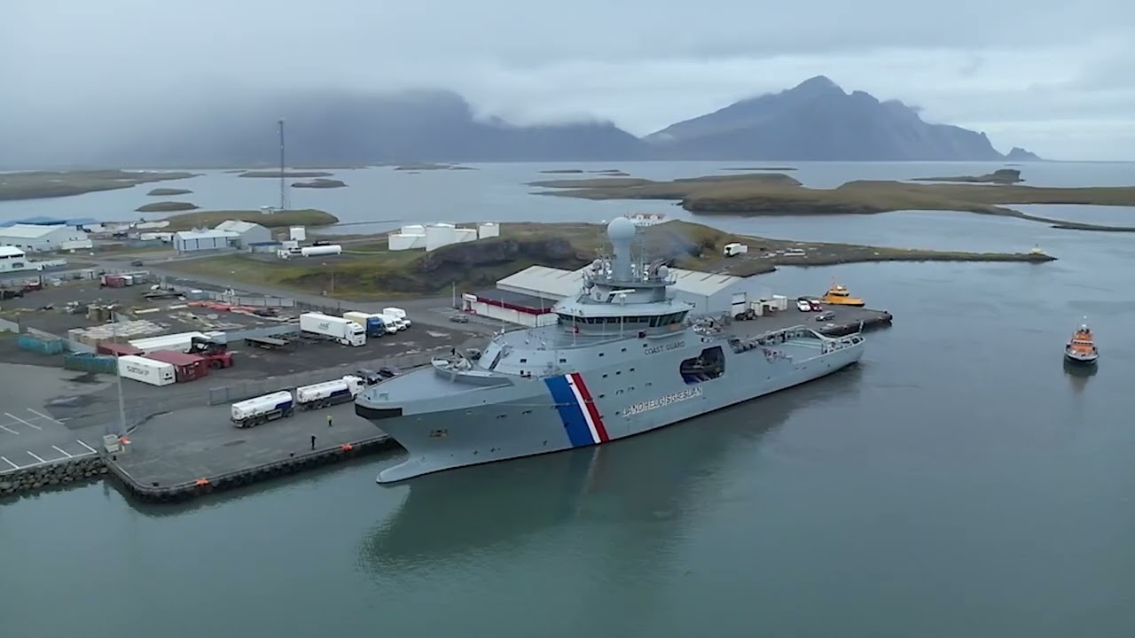 Þór kemur að bryggju á Höfn