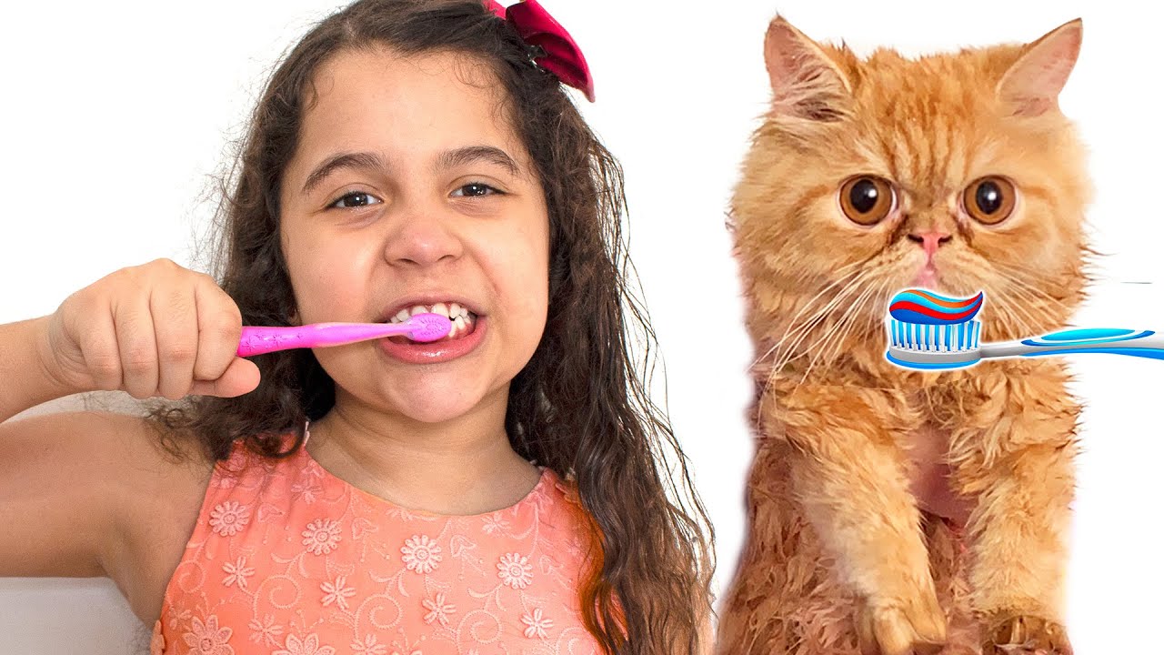 SARAH e sua ROTINA com o SEU GATINHO história ENGRAÇADA para CRIANÇAS