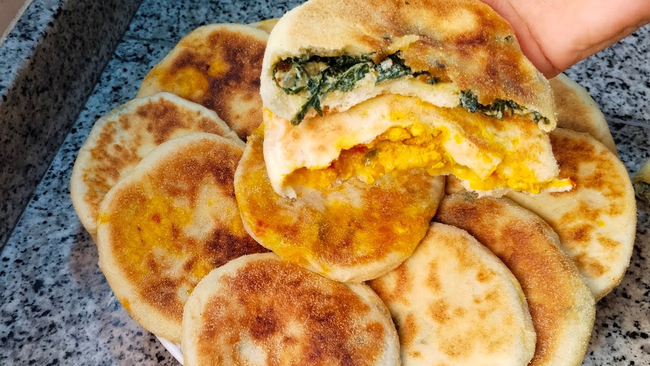 صباح الورد والياسمين يا أغلى الناس الطيبين 🥰 مرحبا بكم فوصفة اليوم فطائر السبانخ والدجاج