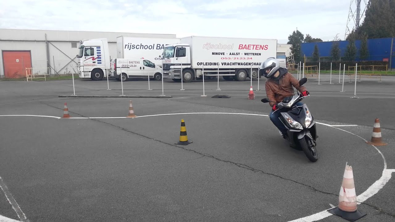 Rijbewijs bromfiets klasse B - rijschool Baetens