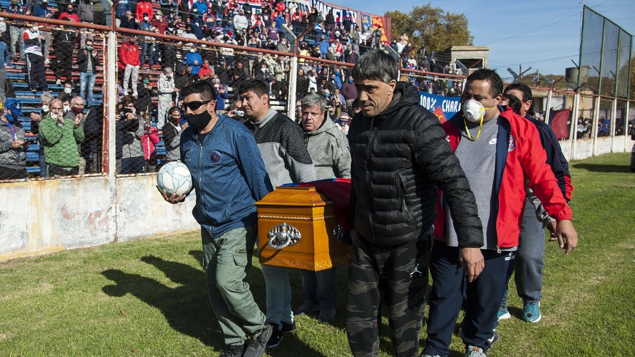 Miles de hinchas despidieron al 