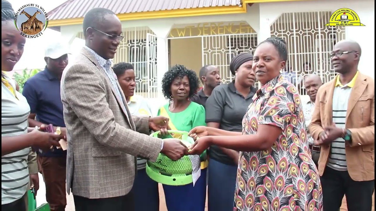 VIONGOZI SERENGETI WAMPONGEZA RHIMO NYANSAHO KWA KUJITOA KUSAIDIA WALIMU/WAKAZI WA SERENGTI