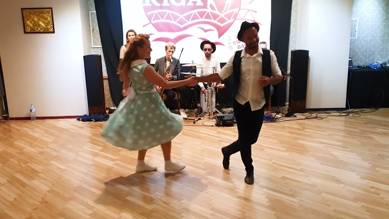 cheek to cheek : Impro by Inga and Browly at Riga swings Back 2022