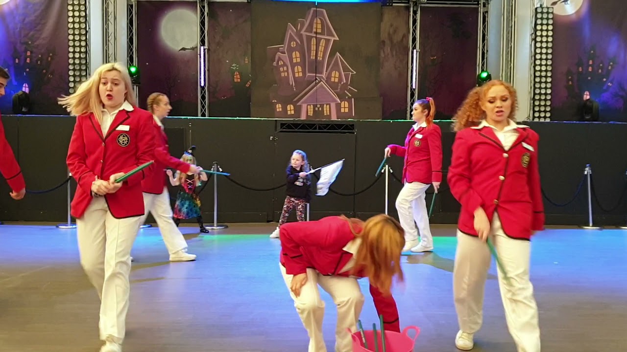 Butlin's Minehead Halloween Flash Mob Redcoats & Skyline Gang 2021