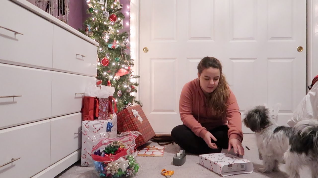 VLOGMAS DAY 20: What I'm Giving for Christmas & Wrap with me!