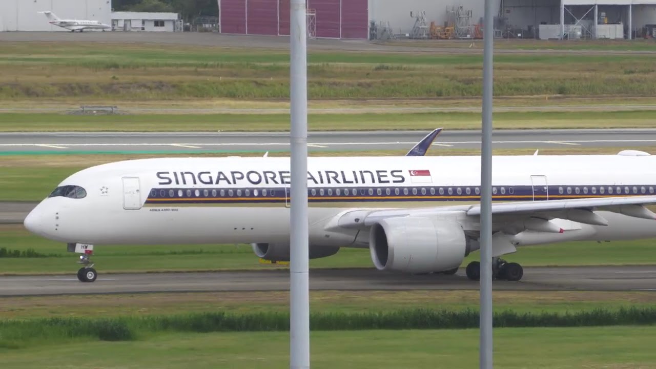 Singapore Airlines A350-900 taxiing at Brisbane Airport (BNE/YBBN)