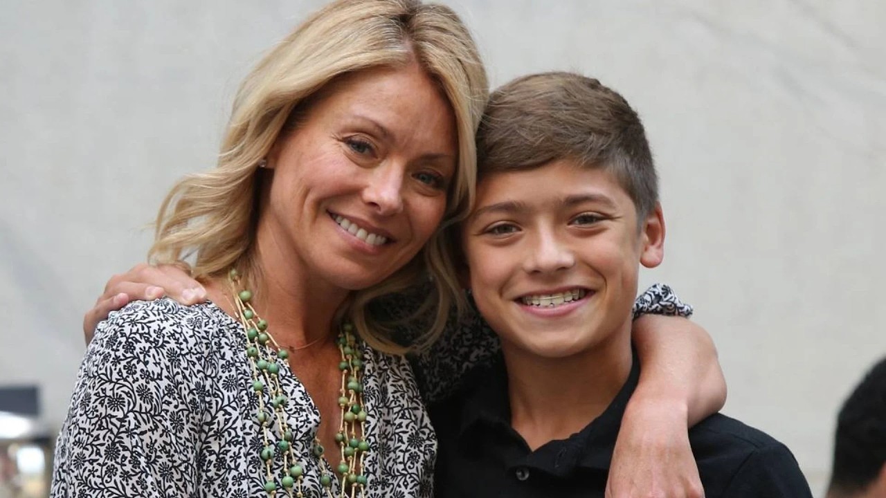 Kelly Ripa Shocks, Fans on Live TV: “I Don’t Want Any More Couples to Get Divorced in America”😭”