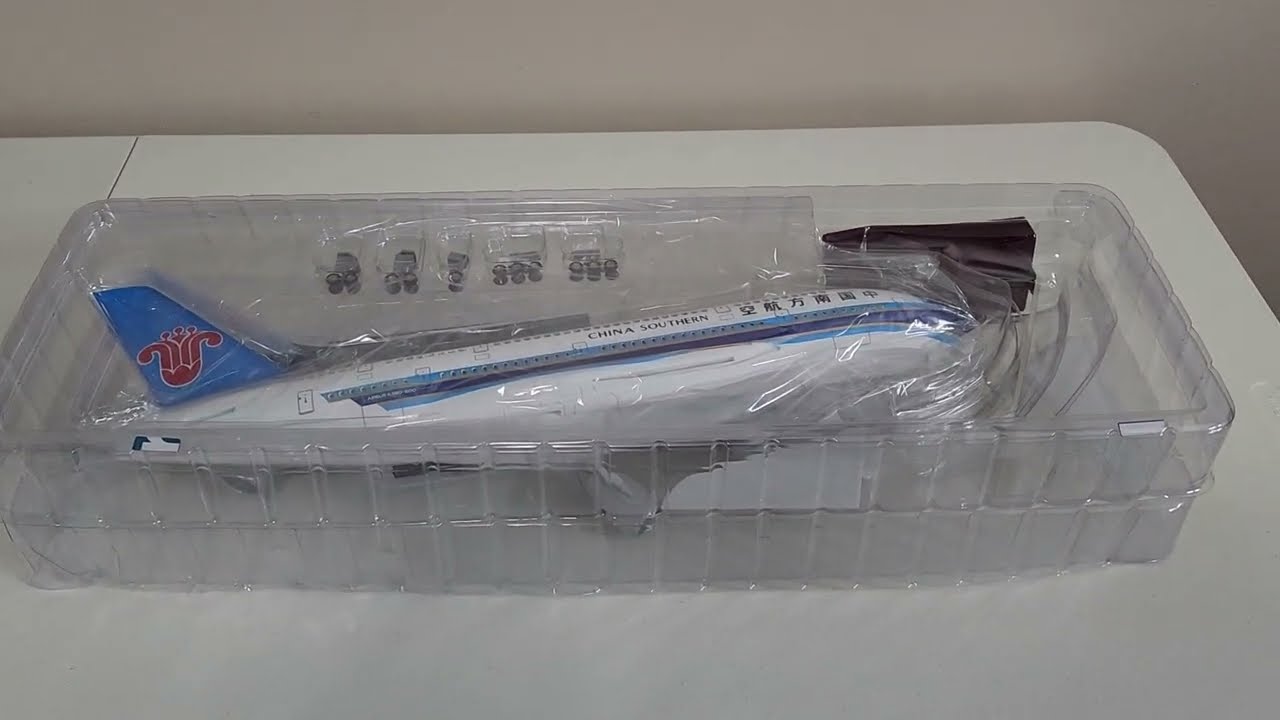 CHINA SOUTHERN Airlines Airbus A380-800 B-6136 unboxing and assemble.
