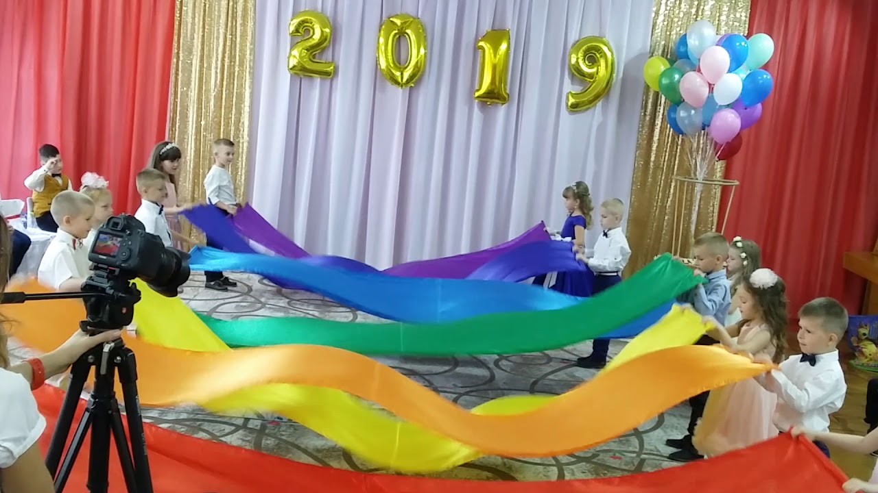 Ми веселі маляри ( танець 