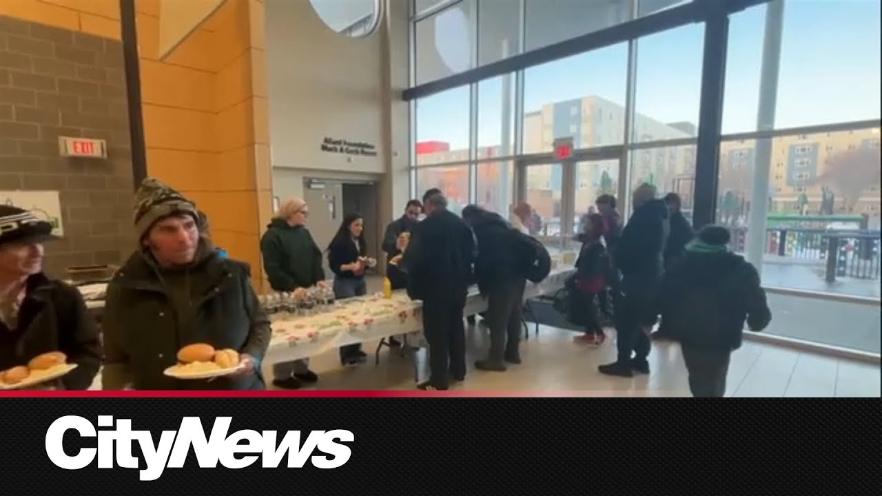 Edmonton Muslims serve up for homeless during Ramadan
