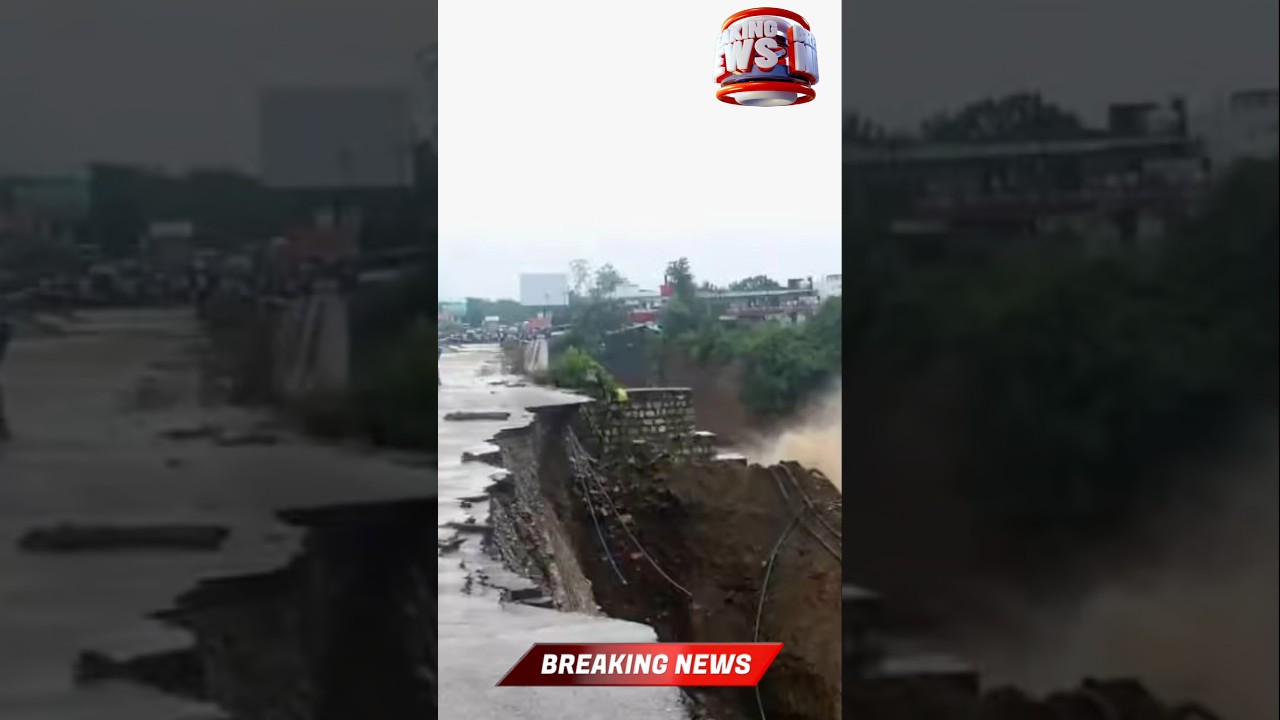 Himachal Cloudburst: Mandi Bus Stand Flooded #Himachal #Mandi #Cloudburst