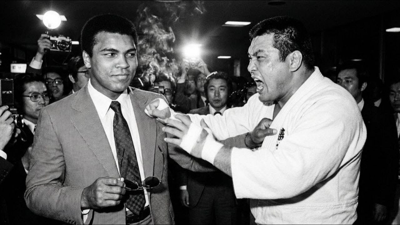 A 300lb Judo Champion ATTACKED Muhammad Ali In Tokyo!