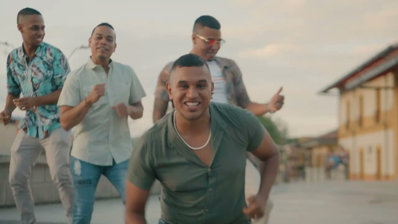 Clase Maestra - La bochinchera (Video Oficial)