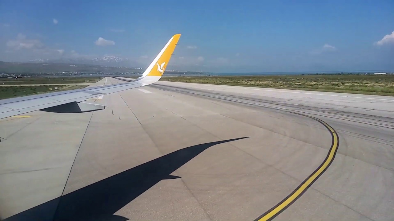 Landing at the airport in Van (Turkey) with a 180° turn