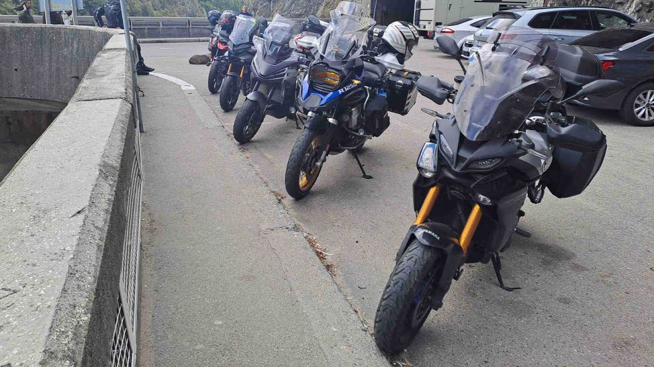 Geraka & Jackal Riders on the Stunning Curves of the Transalpina– Romania