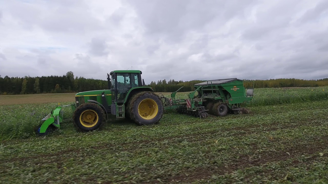 Direct drilling with the crimper roller at the Tyynelä farm, Finland