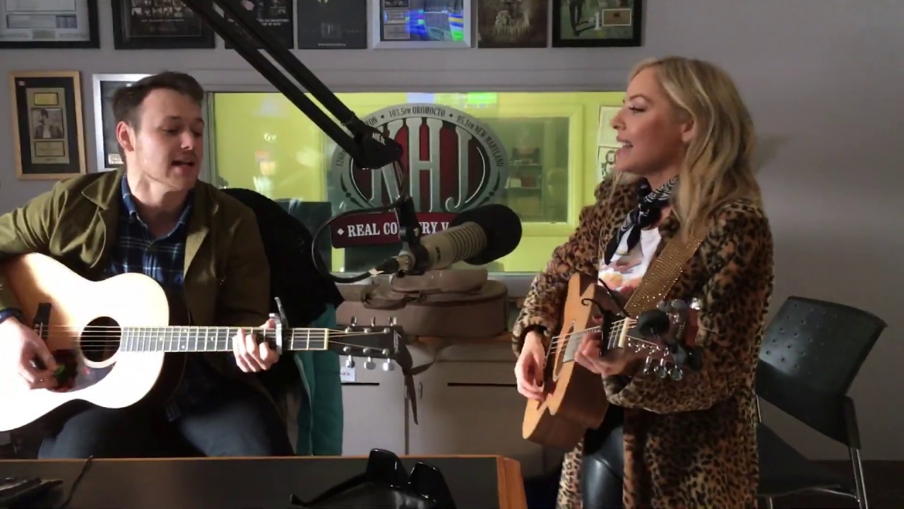 MacKenzie Porter visits the KHJ Studio
