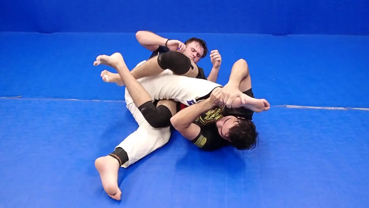 Kneebar from back control
