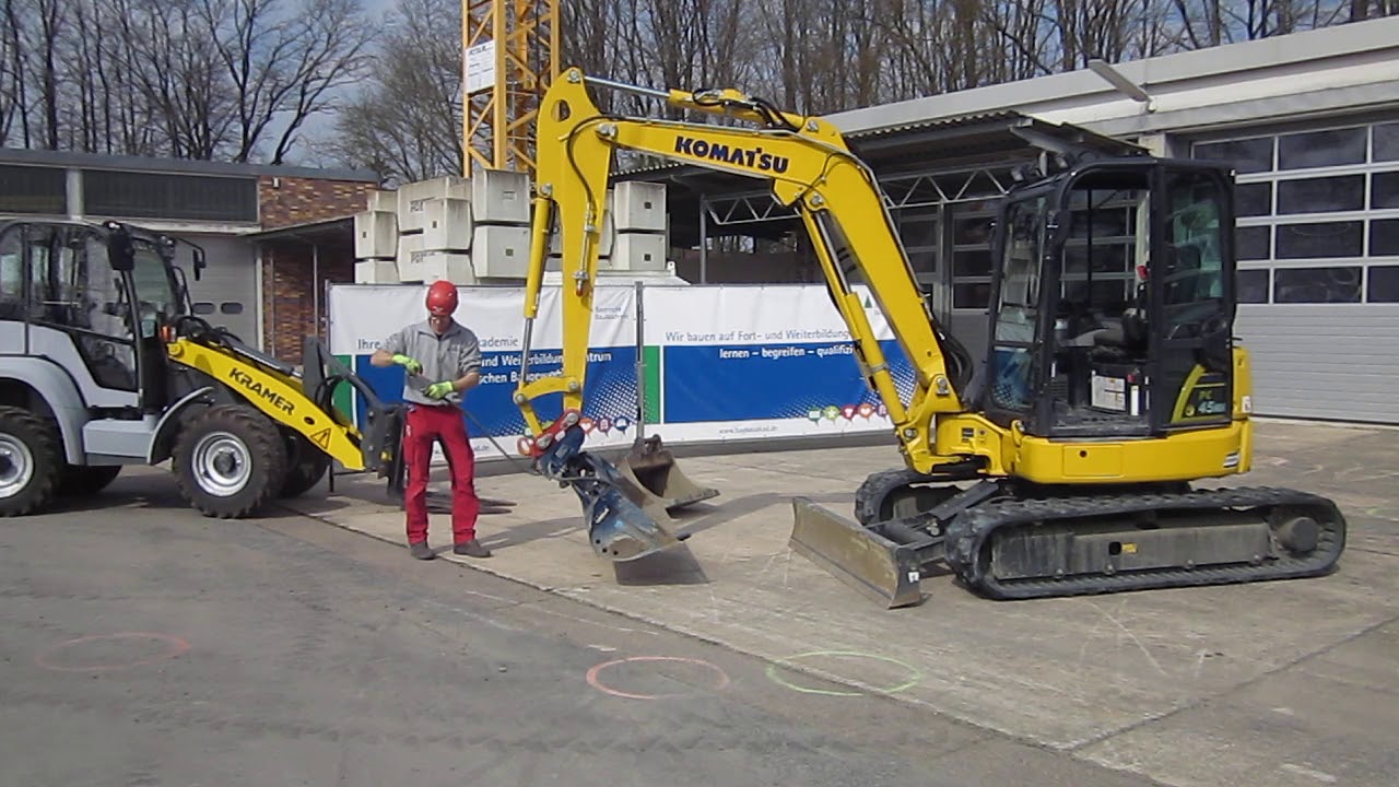 Löffelwechsel an einem Minibagger