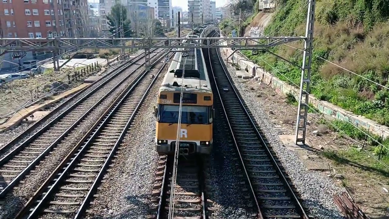 Trenes por el puente de La Torrassa, con s447 librea renfe y falta de respeto de la Maquinista 