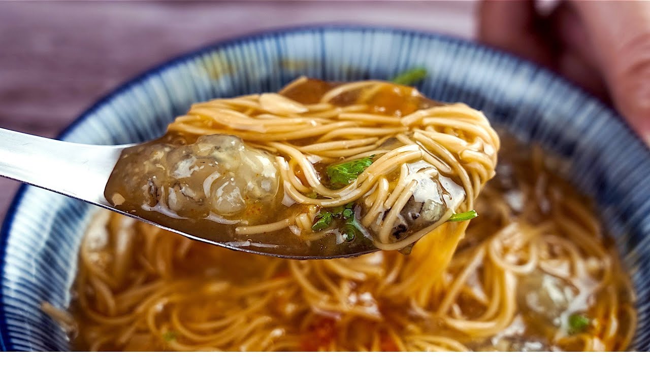 【1mintips】名店蚵仔麵線，好吃比例大公開！喜歡吃蚵仔或是大腸，自己挑！！材料齊全比例正確，你的蚵仔麵線就是第一名～