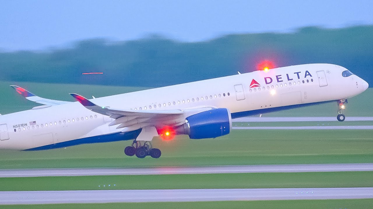 (4K) Late Evening Plane Spotting | Detroit Metro Airport | A350, 787, A330