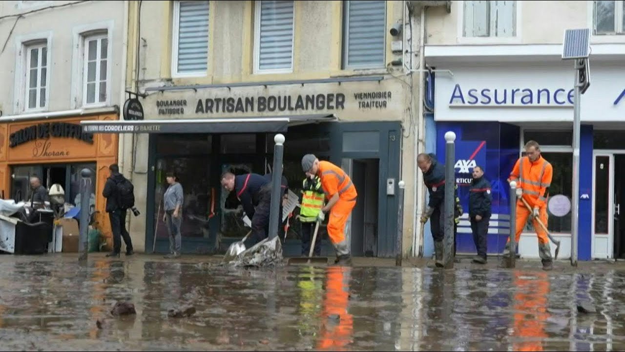 Ardèche : Nettoyage à Annonay et Limony au lendemain des pluies exceptionnelles | AFP