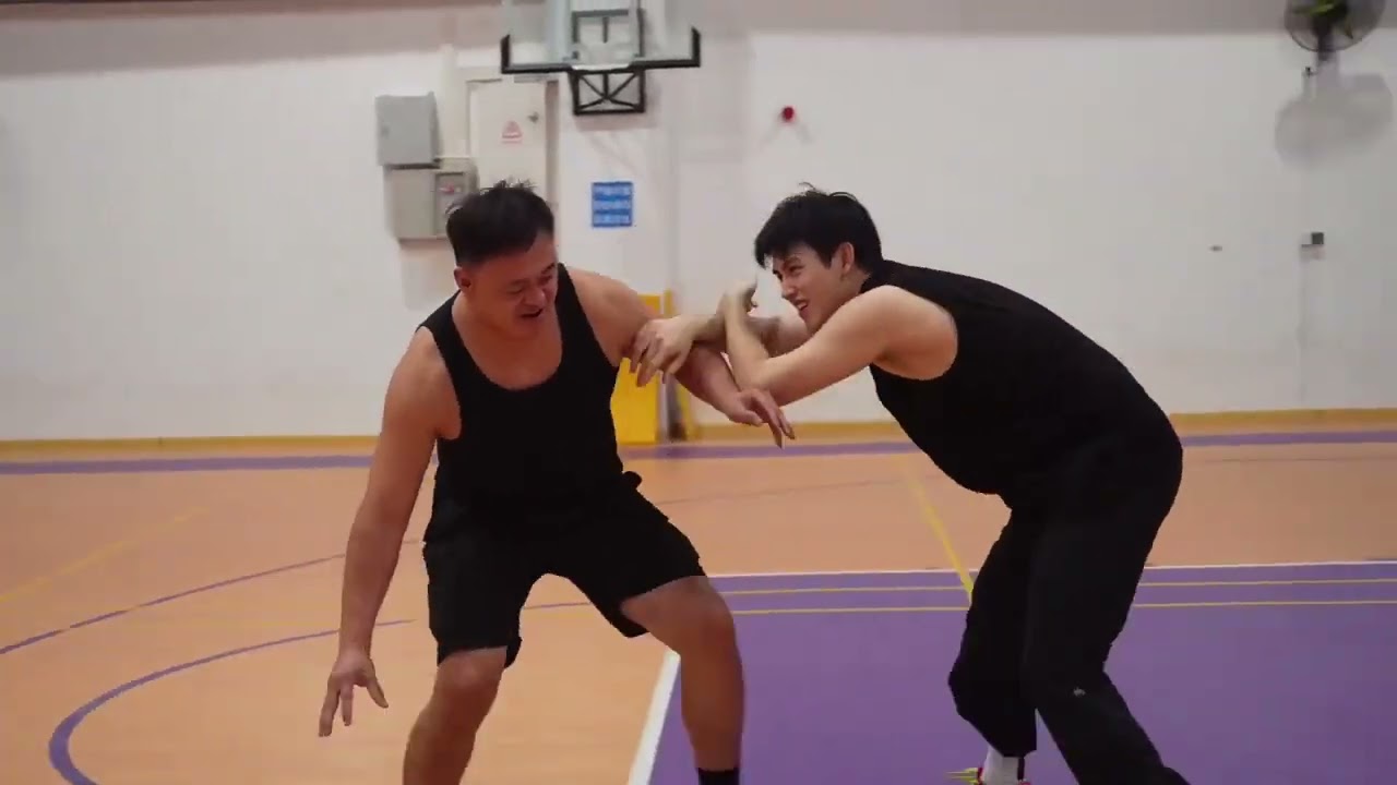 [30.11.2025] Arthur Chen Fei Yu - Trần Phi Vũ tập luyện bóng rổ