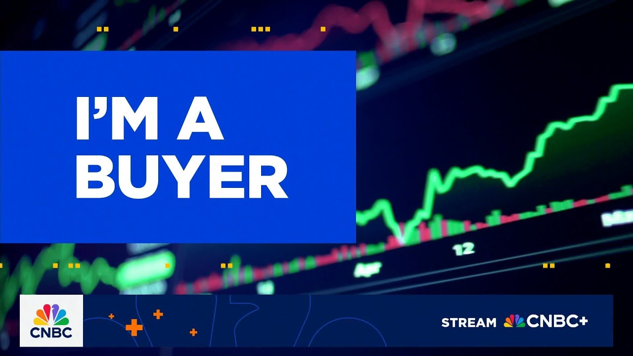 Trade Tracker: Stephanie Link buys Dick's Sporting Goods and buys more Starbucks