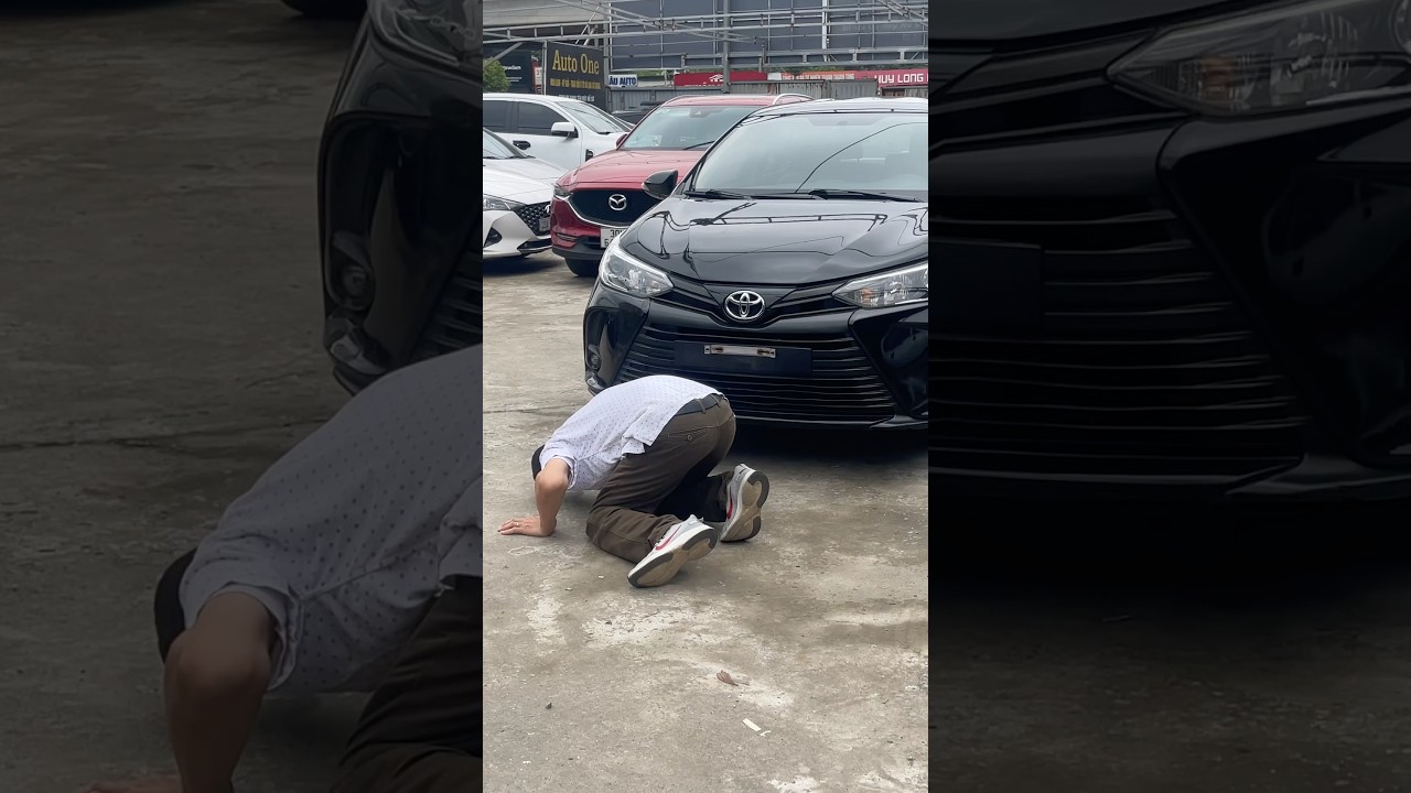 Nhất b&aacute;i thi&ecirc;n địa&hellip; hehe. Anh kh&aacute;ch đang check chiếc xe Toyota Vios E 2022 CVT m&agrave;u đen.