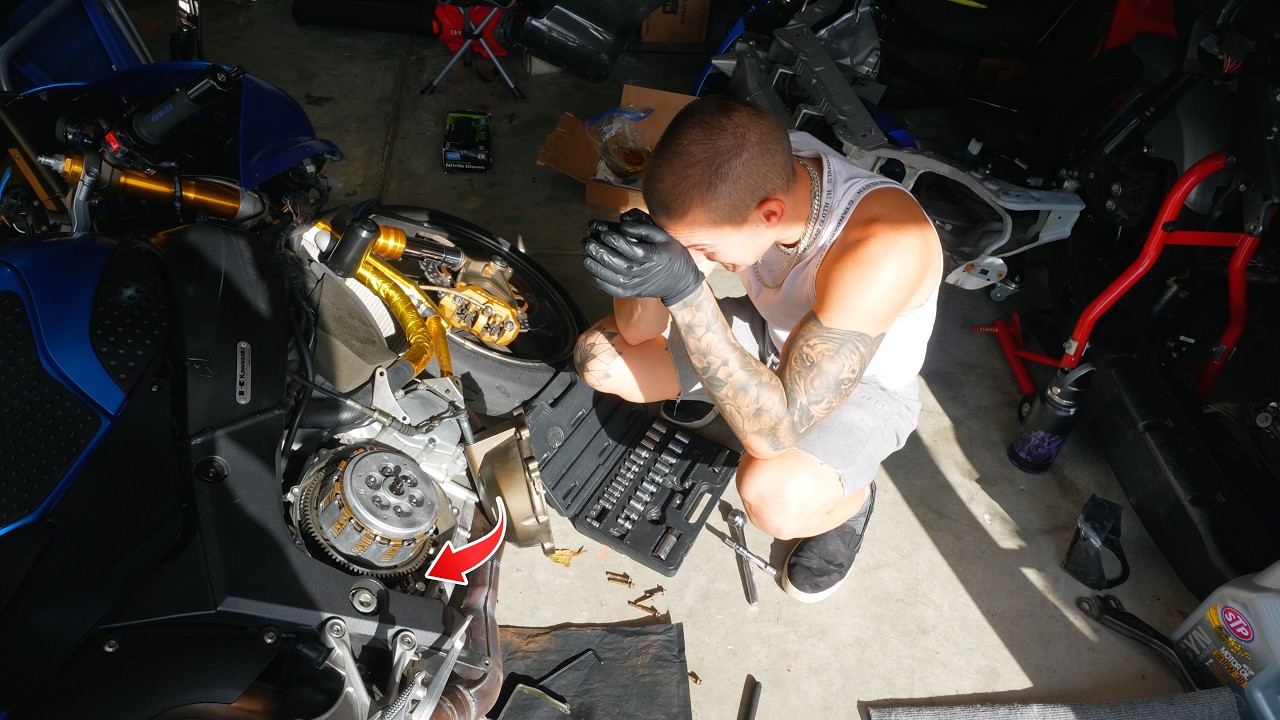 ZX-6R Clutch Replacement (Dropped a bolt in the Engine)