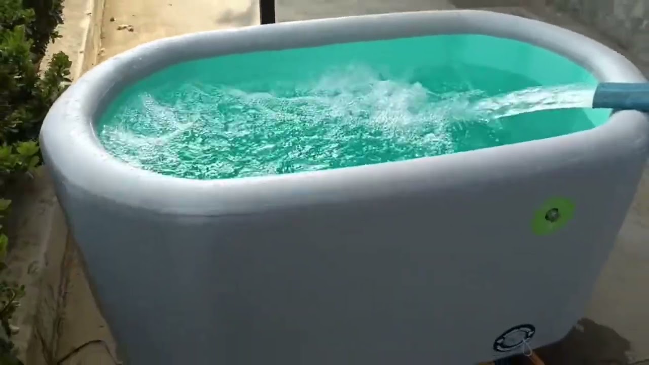 Inflatable ice bath