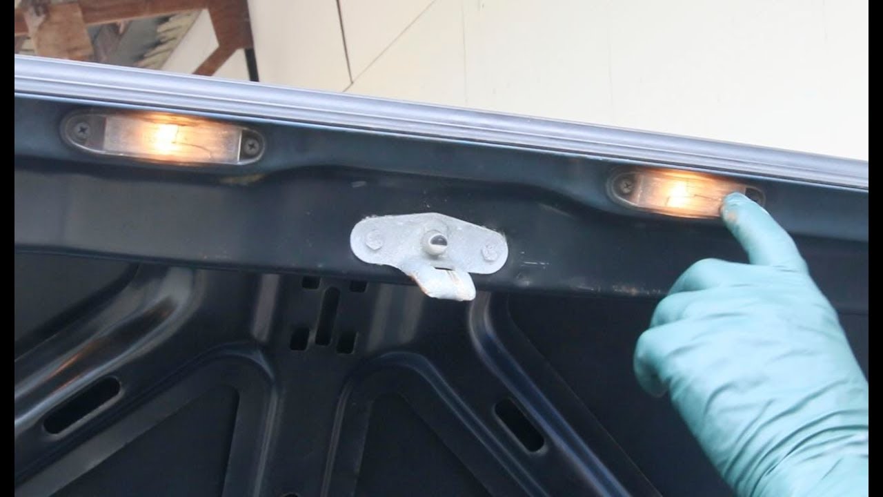 Mercedes 1976 to 1985 W123 License Plate Lights Inspection and Repair
