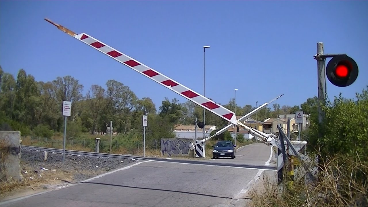 Spoorwegovergang Olbia (I) // Railroad crossing // Passaggio a livello