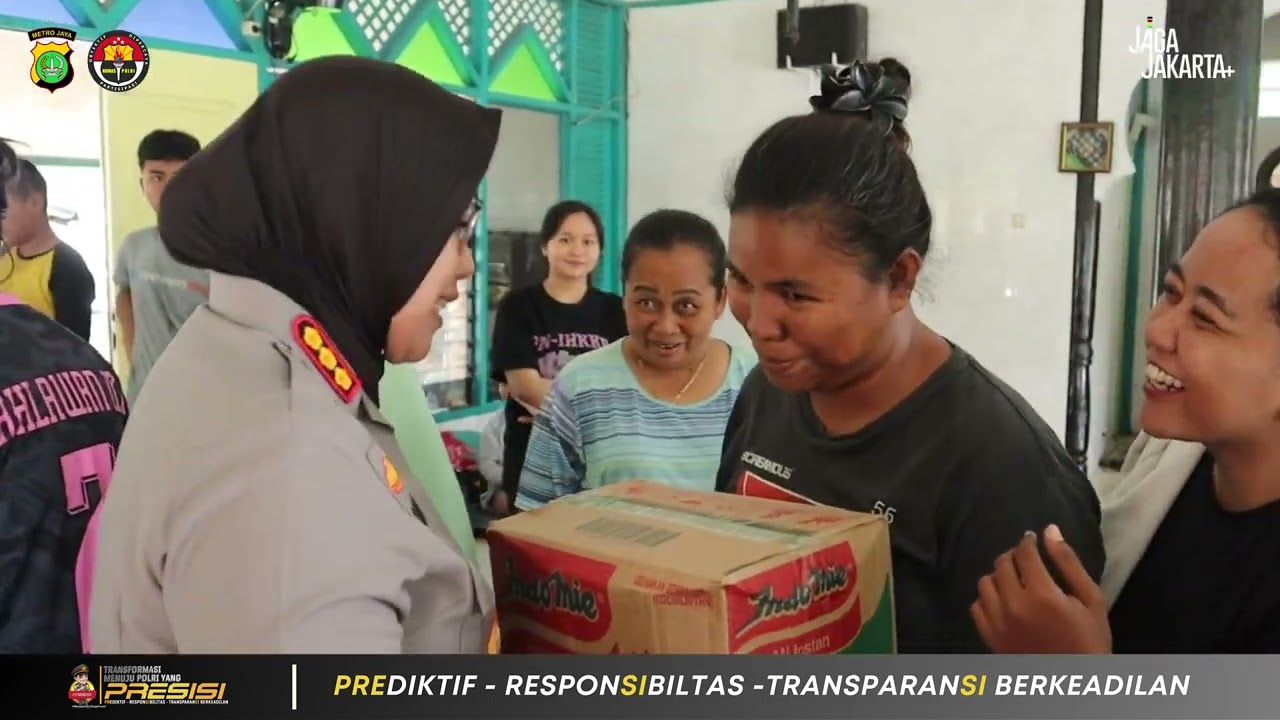 Kapolres Metro Bekasi Dampingi RI 2 Tinjau Banjir di Tambun Utara dan Salurkan Bantuan bagi Warga