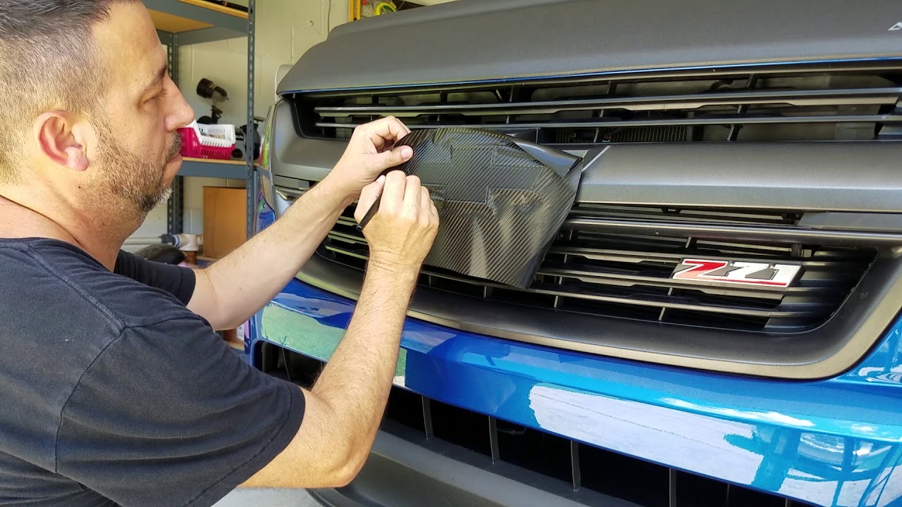 3M 1080 Carbon Fiber Vinyl Wrap On 2018 Chevy Colorado Bowtie